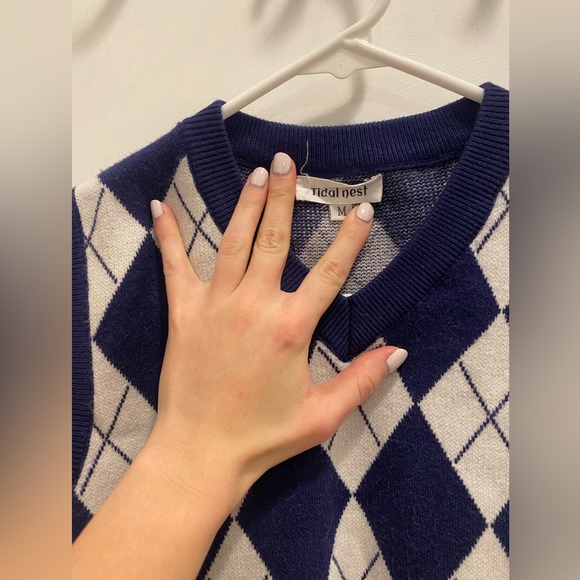 Tidal Nest Argyle Plaid Sweater Vest - Picture 6 of 7